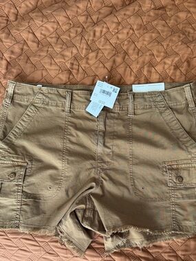 NWT American Eagle Women’s 90s Boyfriend High Rise Utility Cargo Shorts Khaki 14